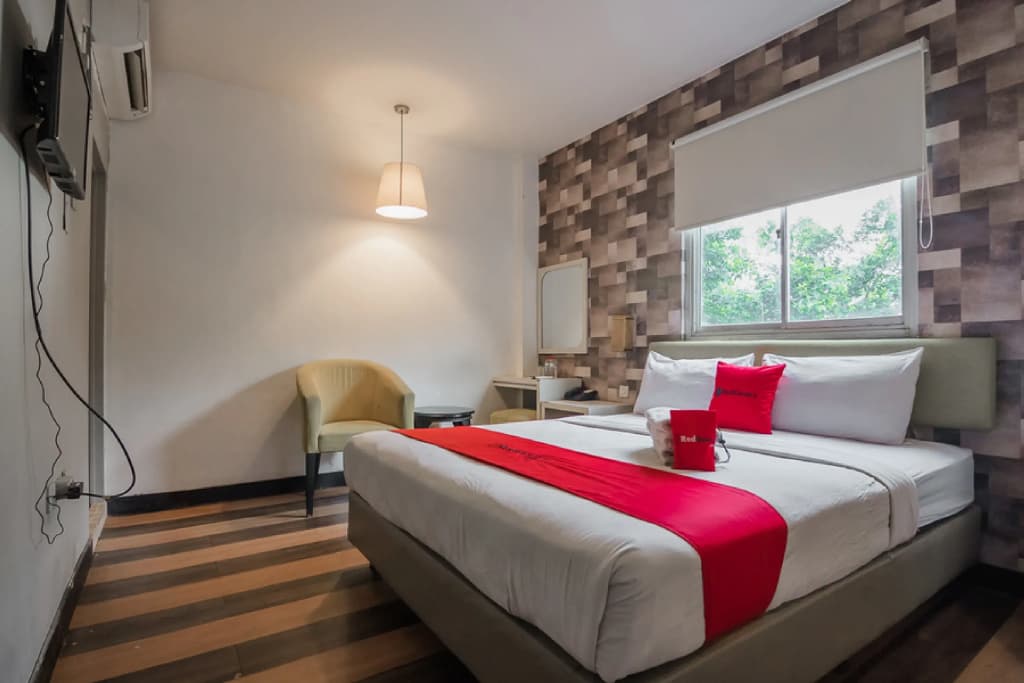 RedDoorz Plus near Mangga Besar Station 2 - photo 5