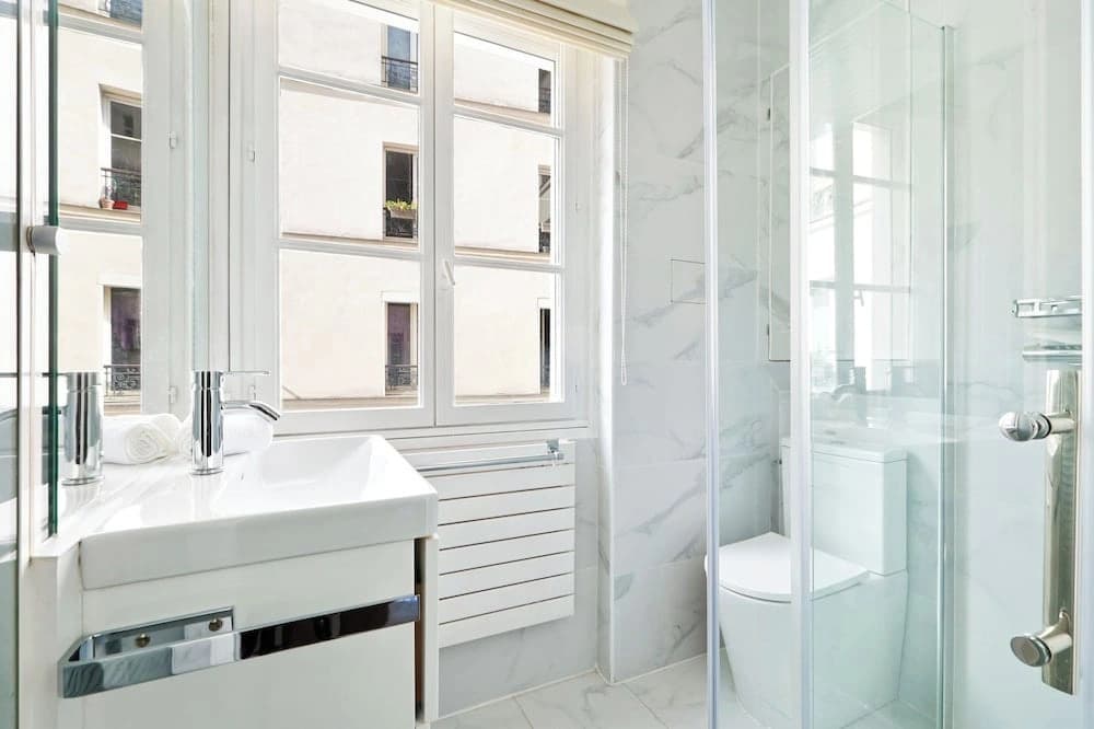 Elegant 2BR Steps to the Louvre - photo 7