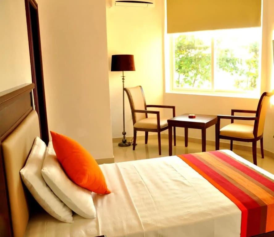 Sai Sea City Hotel - photo 2