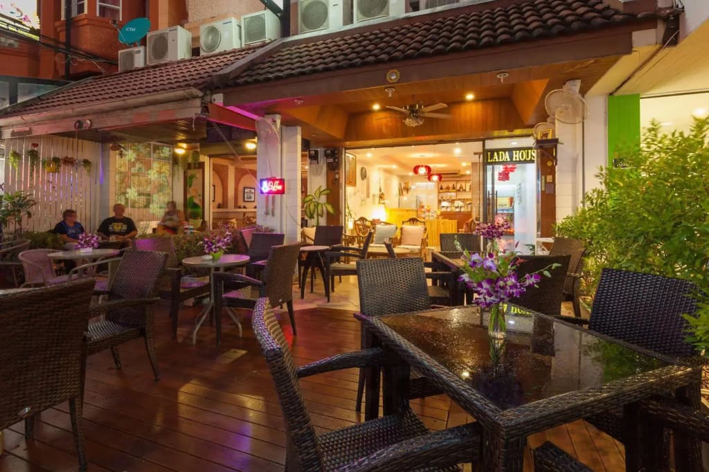 Karon Sunshine Guesthouse & Bar - photo 17