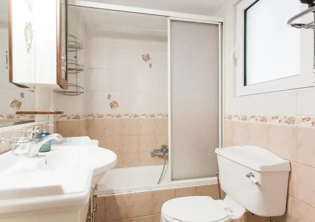 2 Min Walk To Acropolis 50 sqm - photo 8