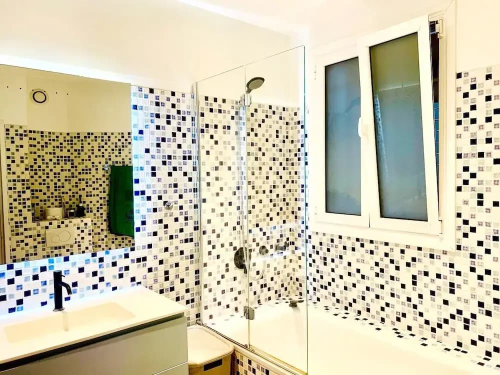 Apartment with 2 Bedrooms in Paris, with Balcony And Wifi - photo 8