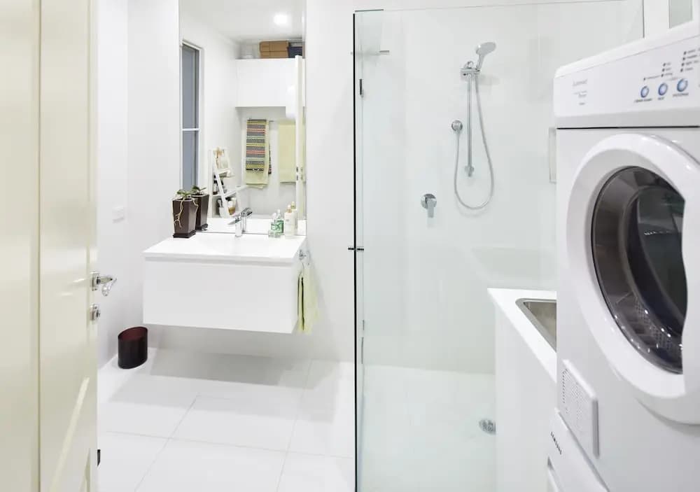 Eclectic 2 Bed & 2 Bath in Armadale with Parking - main photo