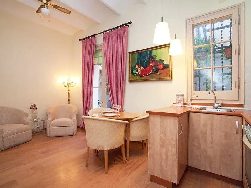 Gracia Torrijos - One Bedroom - photo 2