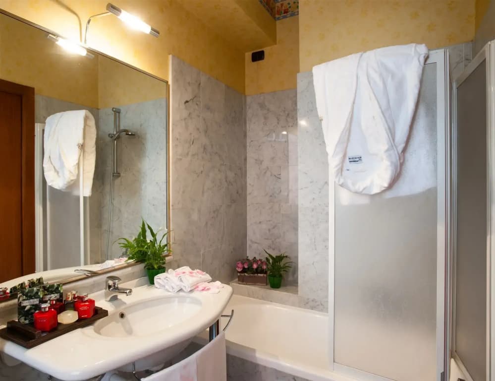 Hotel Lombardia - photo 11