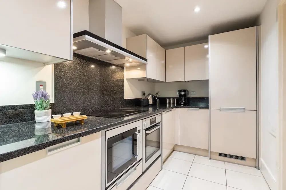 Vauxhall Riverside Private Apartments - photo 14