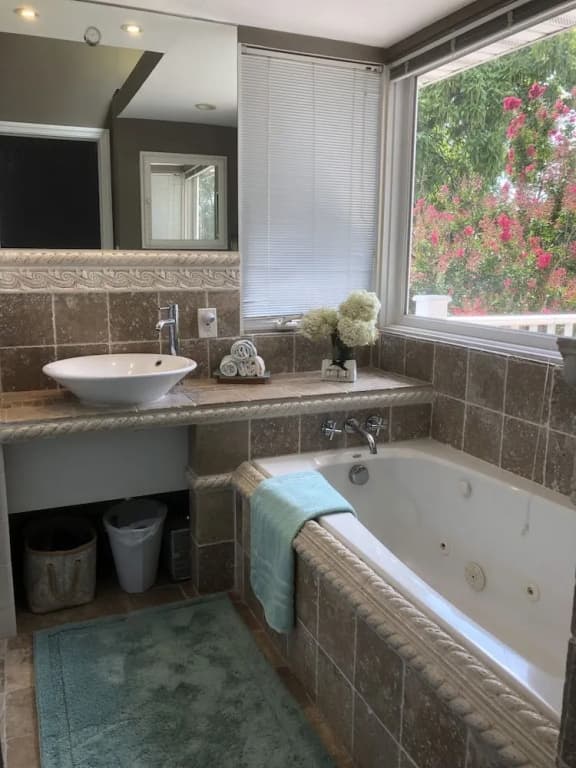 NYC Executive home upscale neighborhood - photo 4