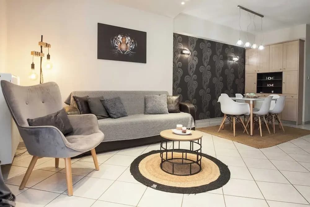 Elegant Spacious 2 Bd Apt in Petralona - photo 24
