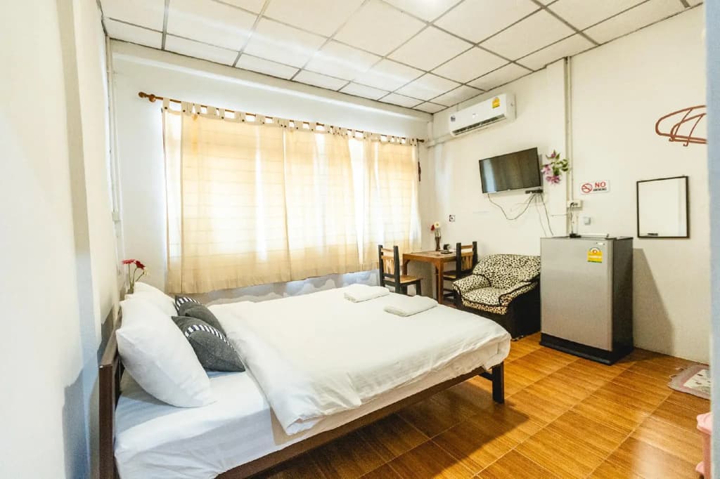 Nara Cafe and Hostel Don Mueang - photo 2