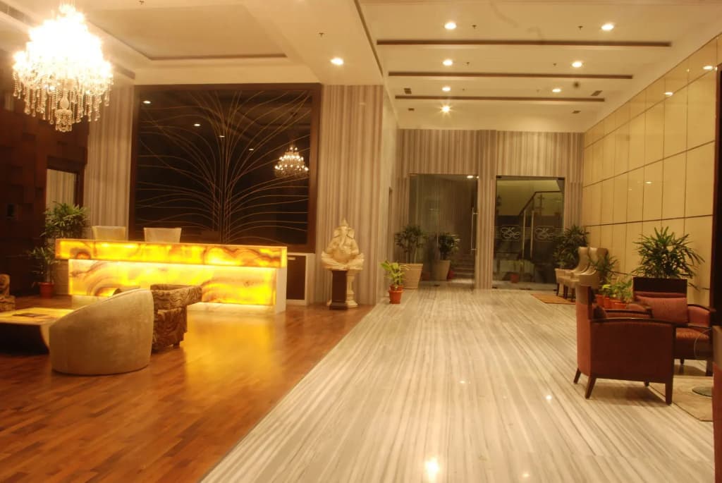Plutos Hotel - main photo