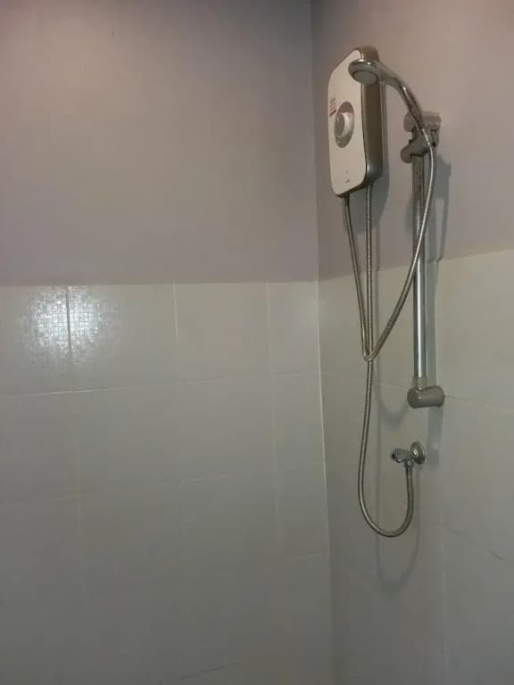 Tiger Bar & Guesthouse - photo 8
