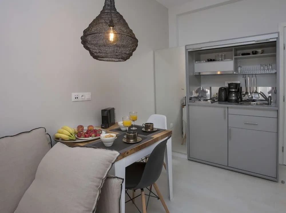 Ermou Stylish Suites by GHH - photo 12