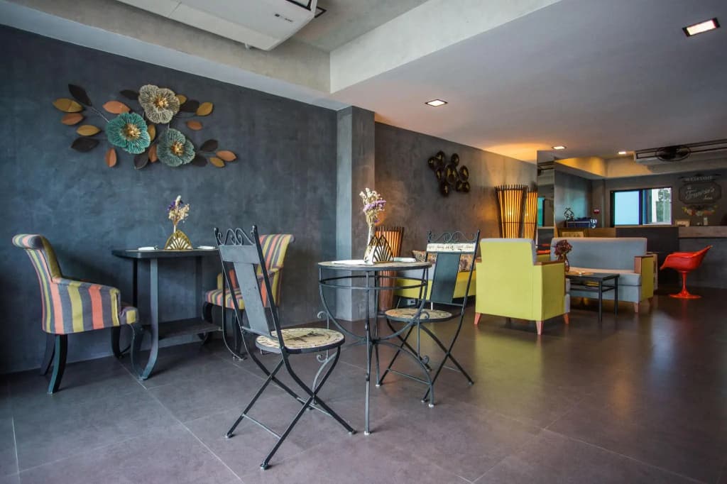 Frankie's Inn - photo 10
