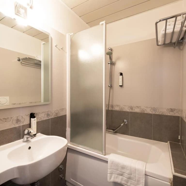 Hotel Vienna - photo 10