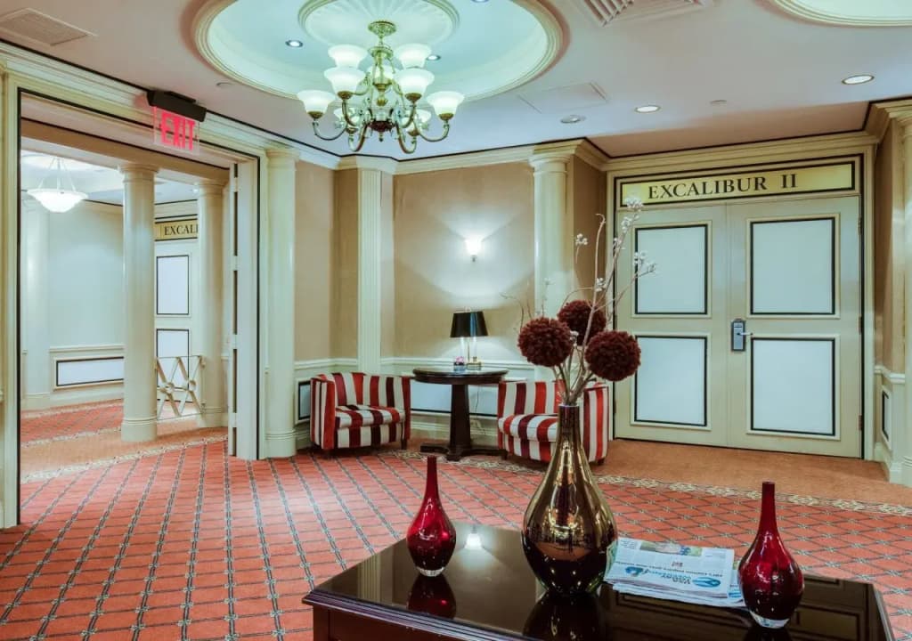 Avalon Hotel - photo 2