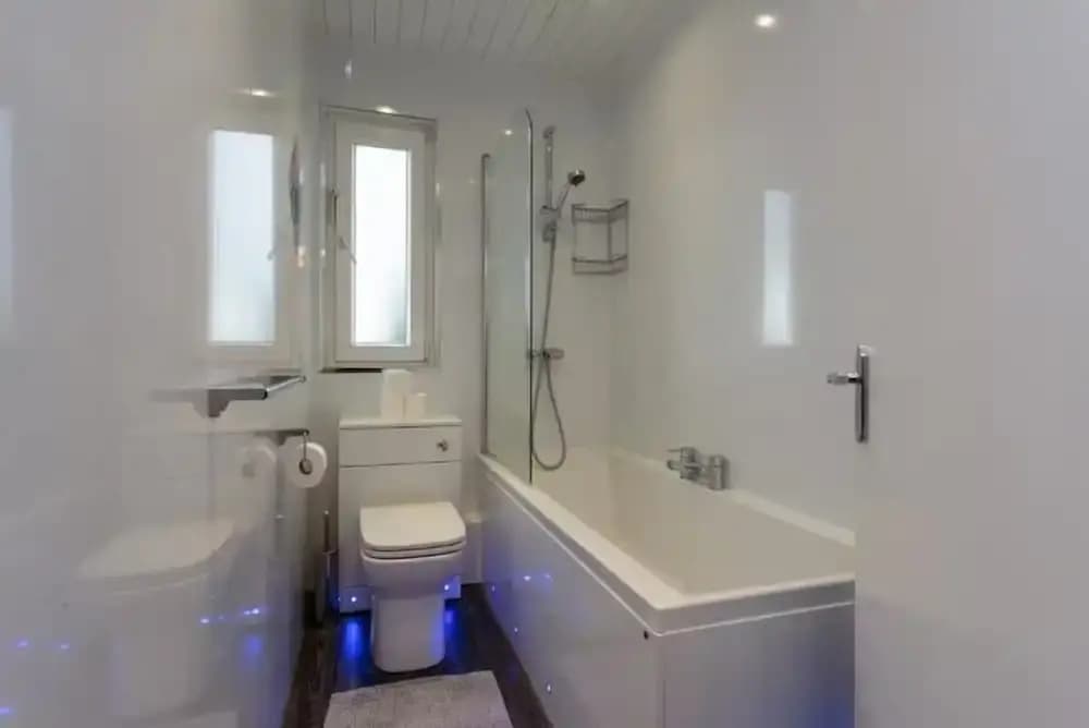 3 Bedroom Apartment on 5th Floor With Elevator - photo 6