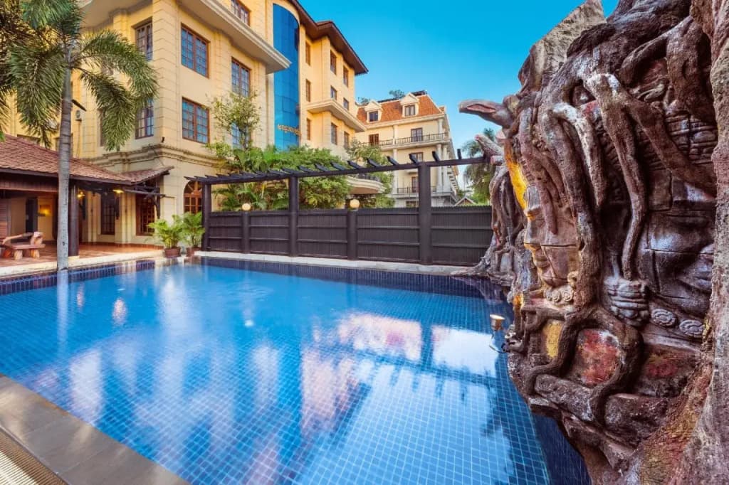 The Suite By Royal Crown Hotel - photo 17