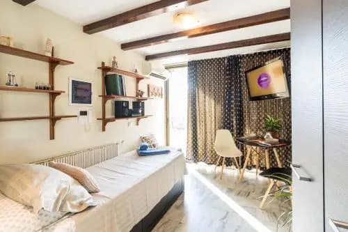 Top Floor Studio Near Metro - photo 2