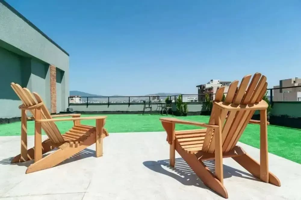 Epic 1Bed unit Huge Balcony area - photo 4