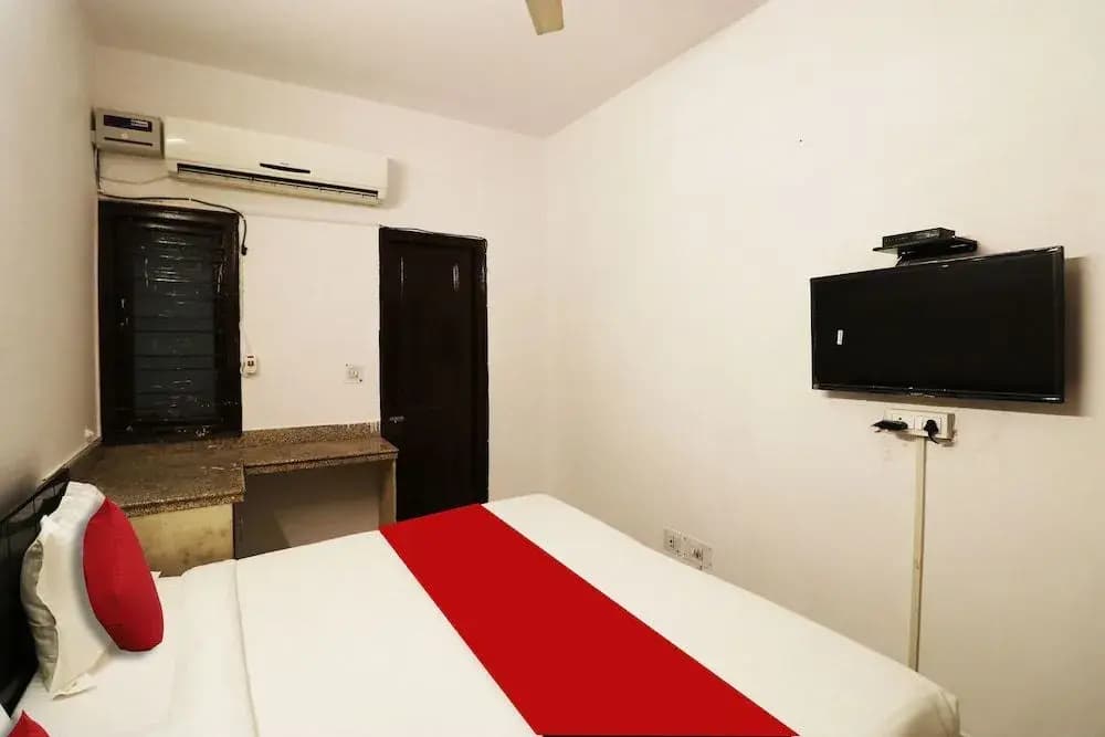 OYO 44229 Diamond Suite - photo 7