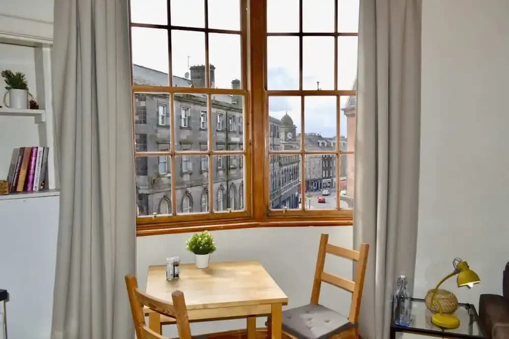 Sophisticated and Bright One Bed in Leith - photo 8