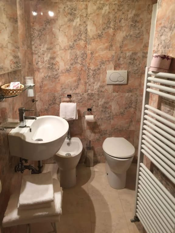 Venice Resorts Guest House - photo 9