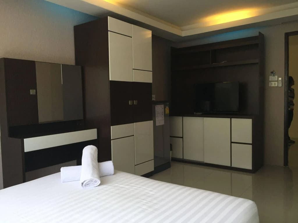 Royal Bombay Suites - photo 6