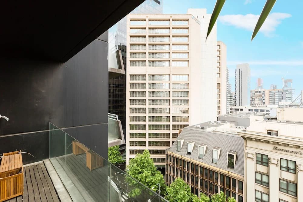 ROBYN, 1BDR Melbourne Apartment - photo 10