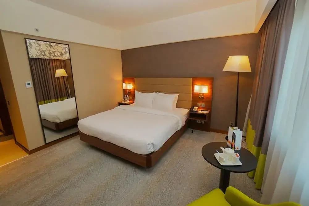 The Grand Lux Hotel - photo 6