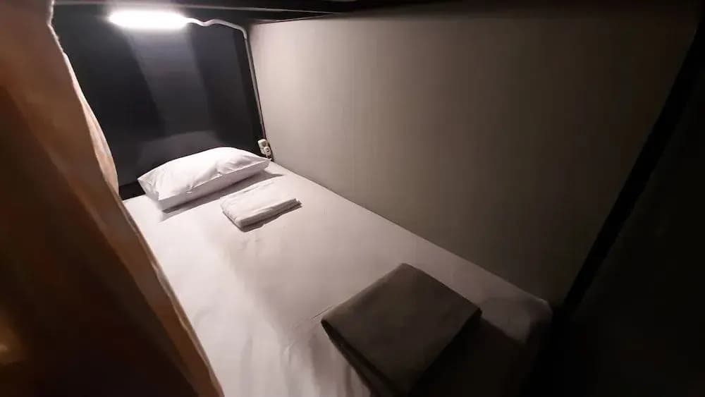 Bed Box Bali - Hostel - photo 3