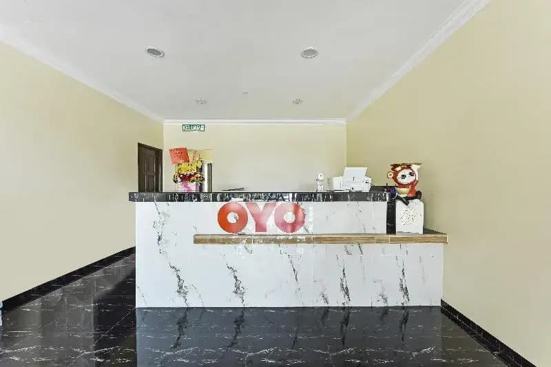 Th Hotel by OYO Rooms - photo 14