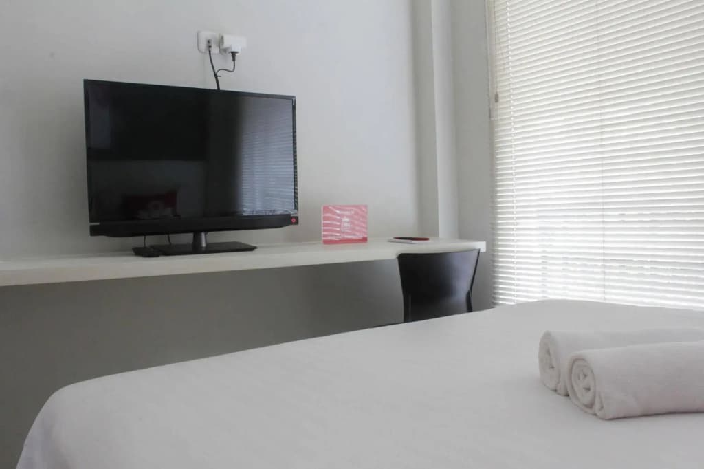 ZEN Rooms Kuningan Anggrek - photo 6