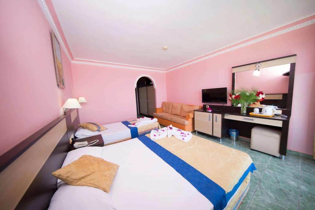 First Class Hotel - photo 3