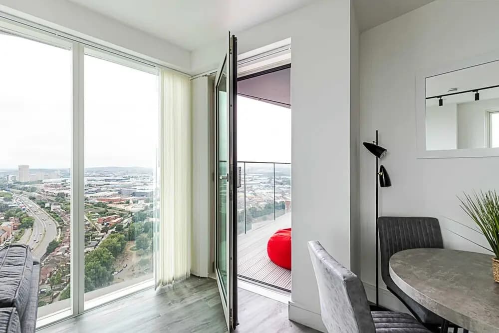 Two Bedroom Luxury Retreat At North Acton, London - photo 8