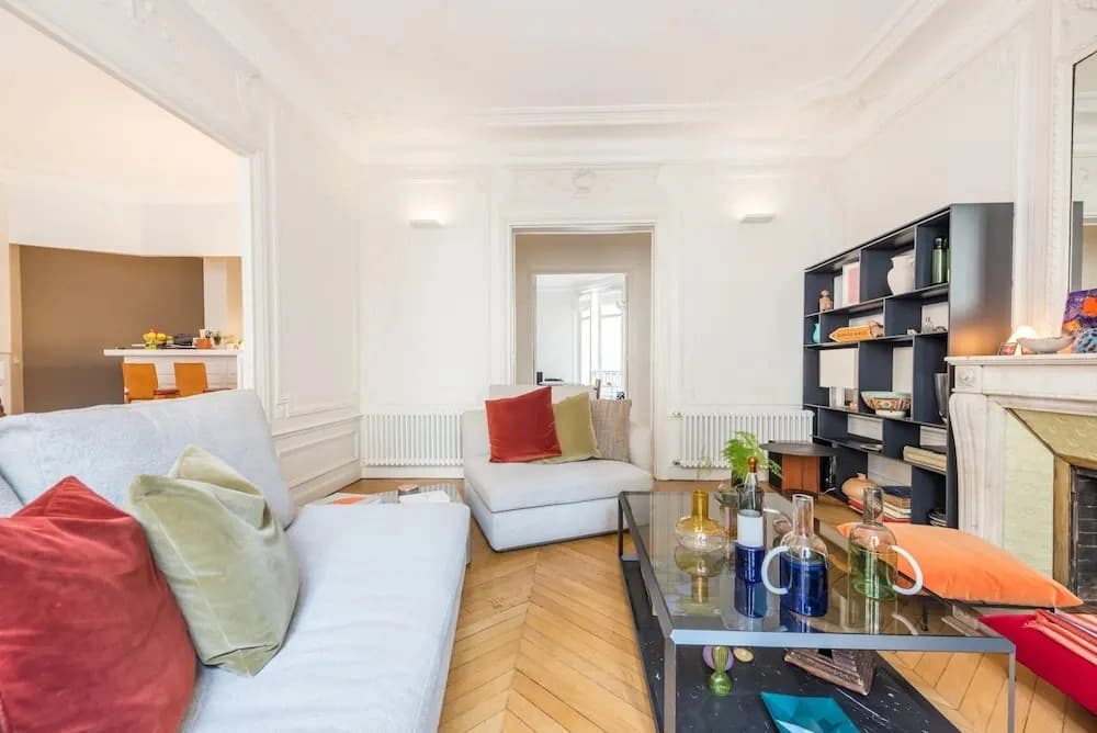 Four Saint Germain - Elegant Spacious 3 BDR Apartment in the Heart of Saint Germain - photo 4