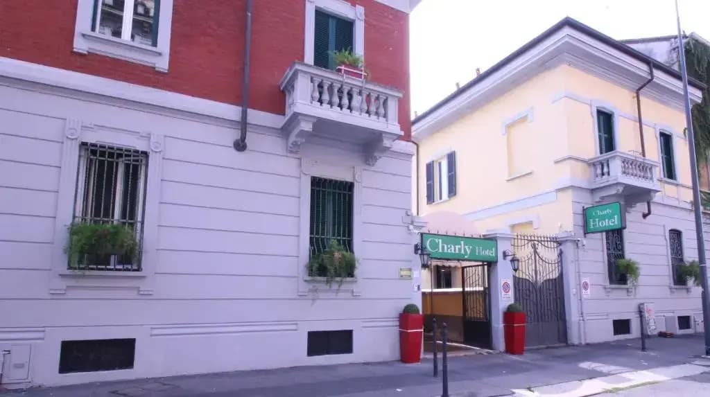 Charly Hotel - main photo