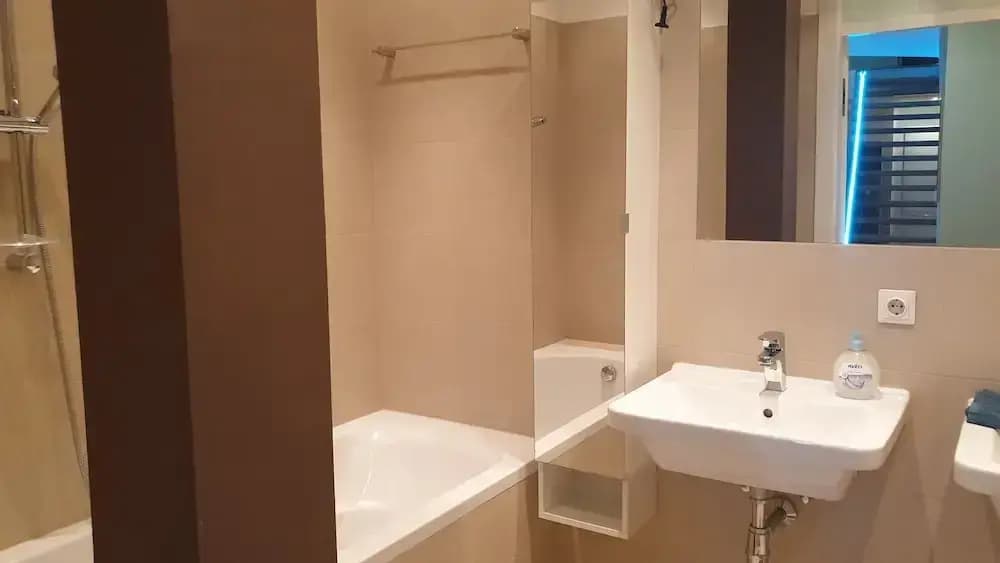 Exquisit Seapoint Apartment - photo 8