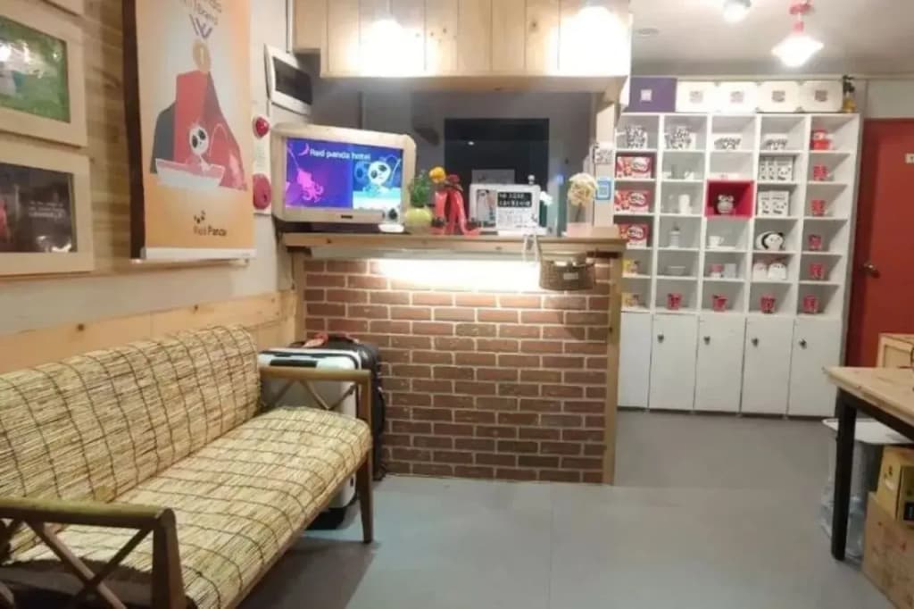 Red Panda Hotel - photo 3