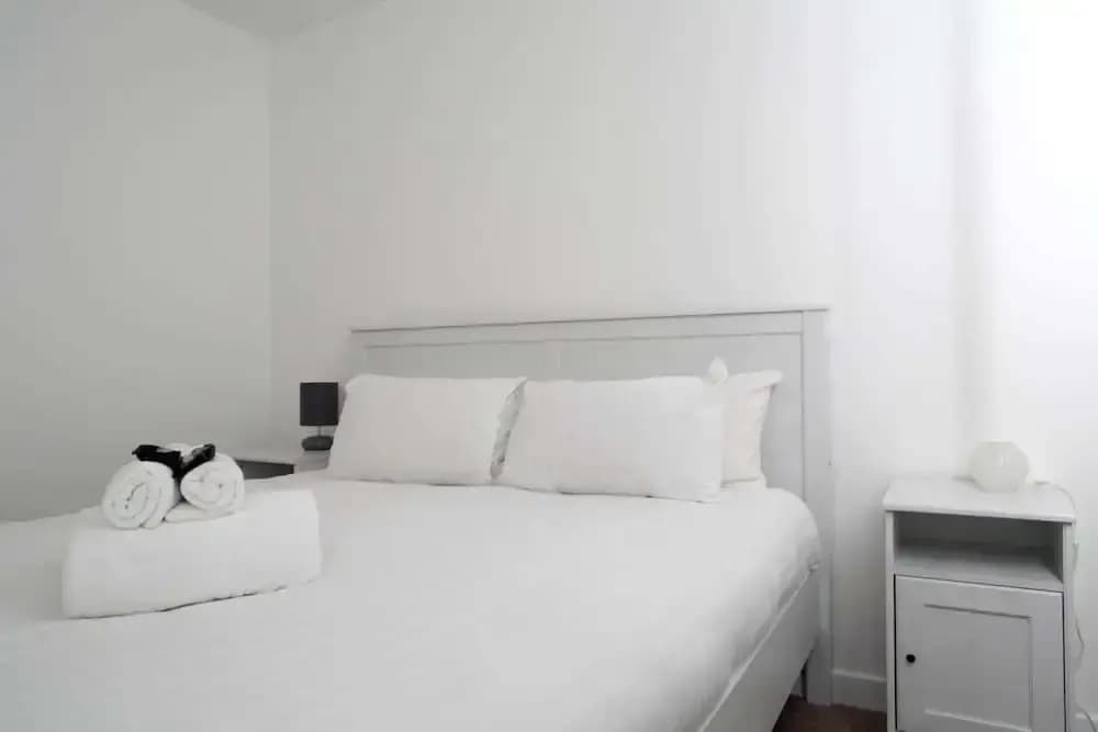 Modern Apartment in Leith With Sea Views - photo 3