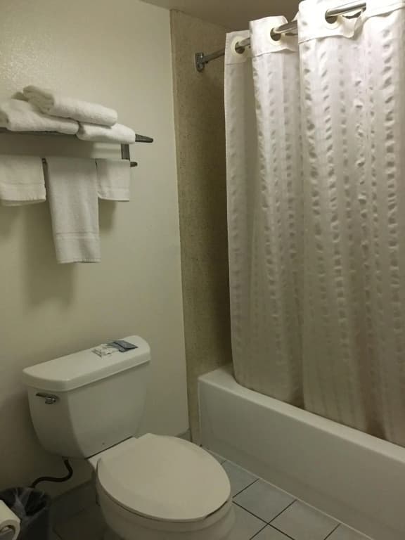Van Ness Inn - photo 46
