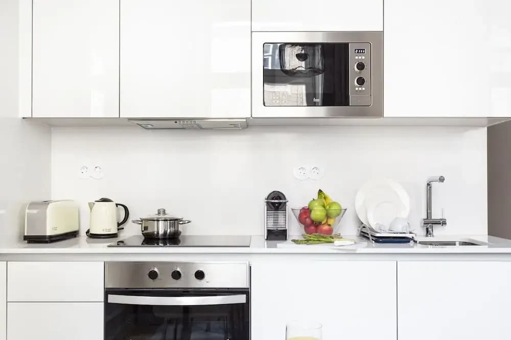 JOIVY Luxurious 2BR Apt w/street view, 2mins to Santa Justa Lift - photo 19