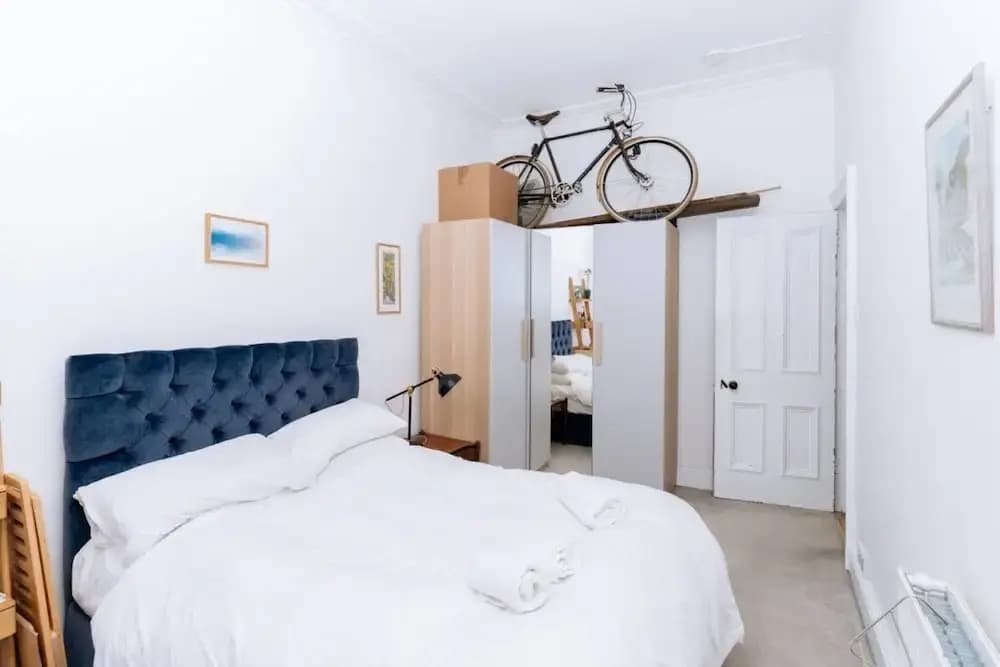 Spacious 3 Bedroom Flat in Edinburgh - photo 3