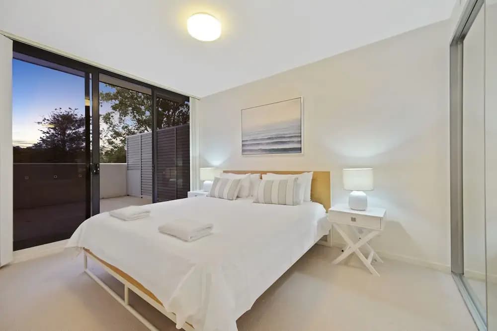 HomeHotel-Spacious Luxury Apt Next to Shopping - photo 3