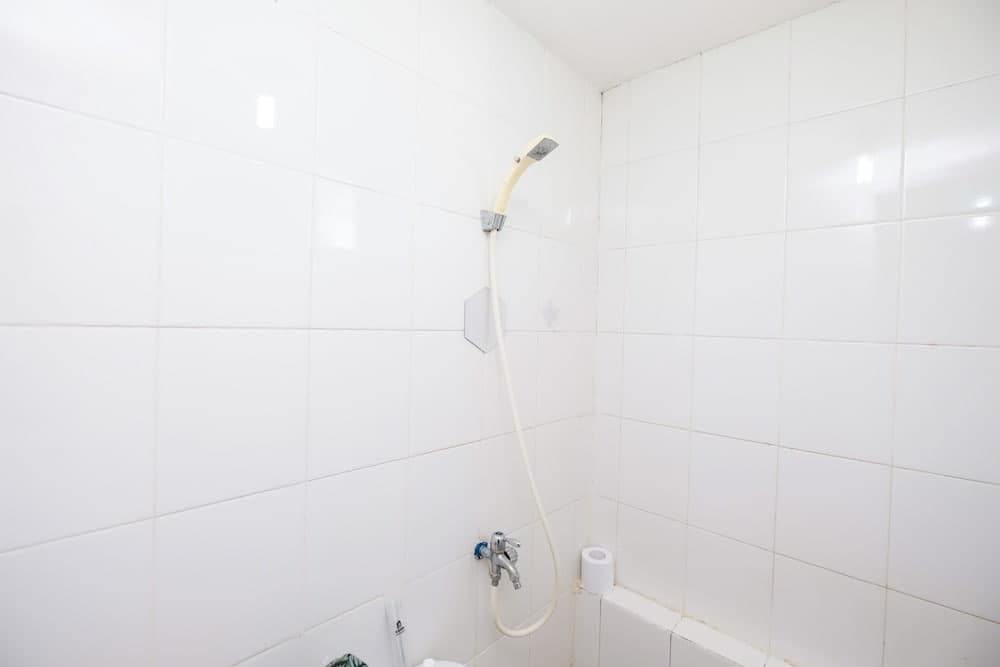 Cozy White 2Br At Bassura City Apartment - photo 8