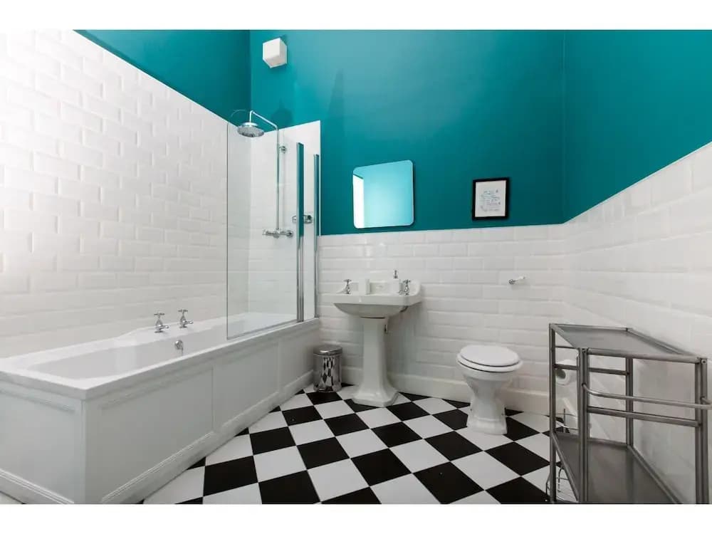 Spacious, Elegant 4BR New Town Flat For 9 - photo 9