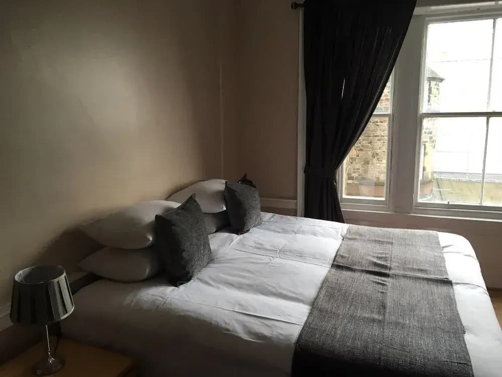 Castle View Apartments - photo 3