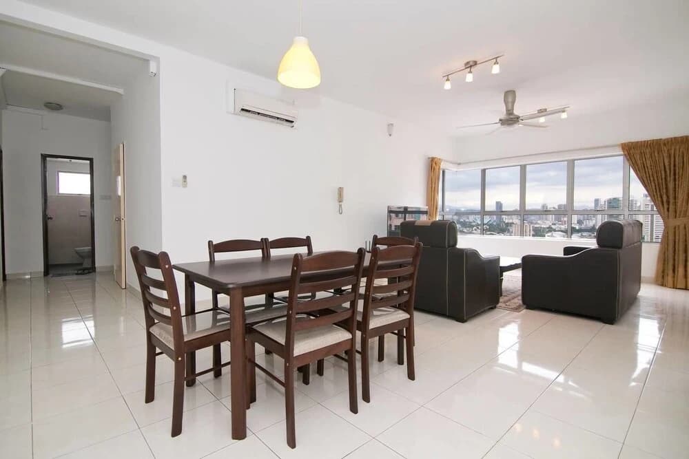 Comfy 3BR Home With Klcc View - photo 15