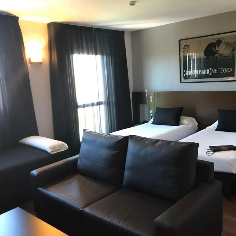Hotel Tach Madrid Airport - photo 32