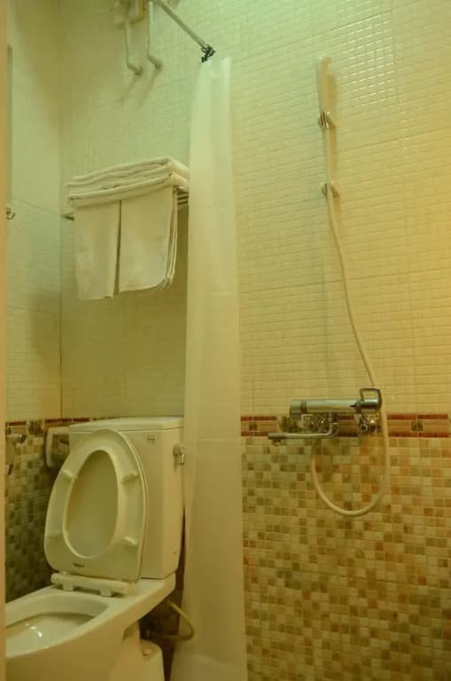 Homestay in Hanoi Old Quarter Private Room with En Suite - photo 8