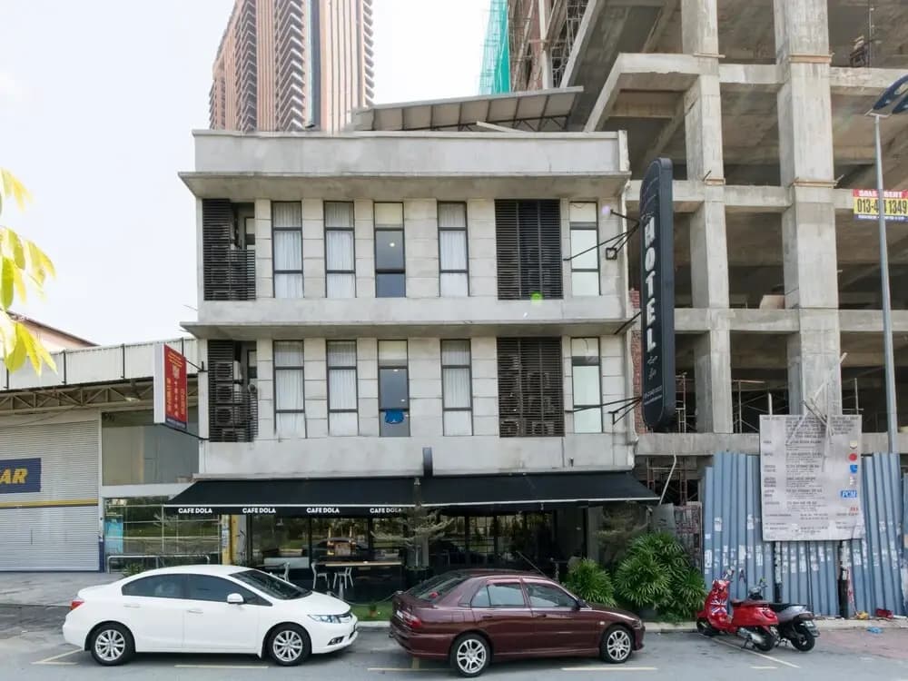 OYO 136 Ceria Hotel - main photo